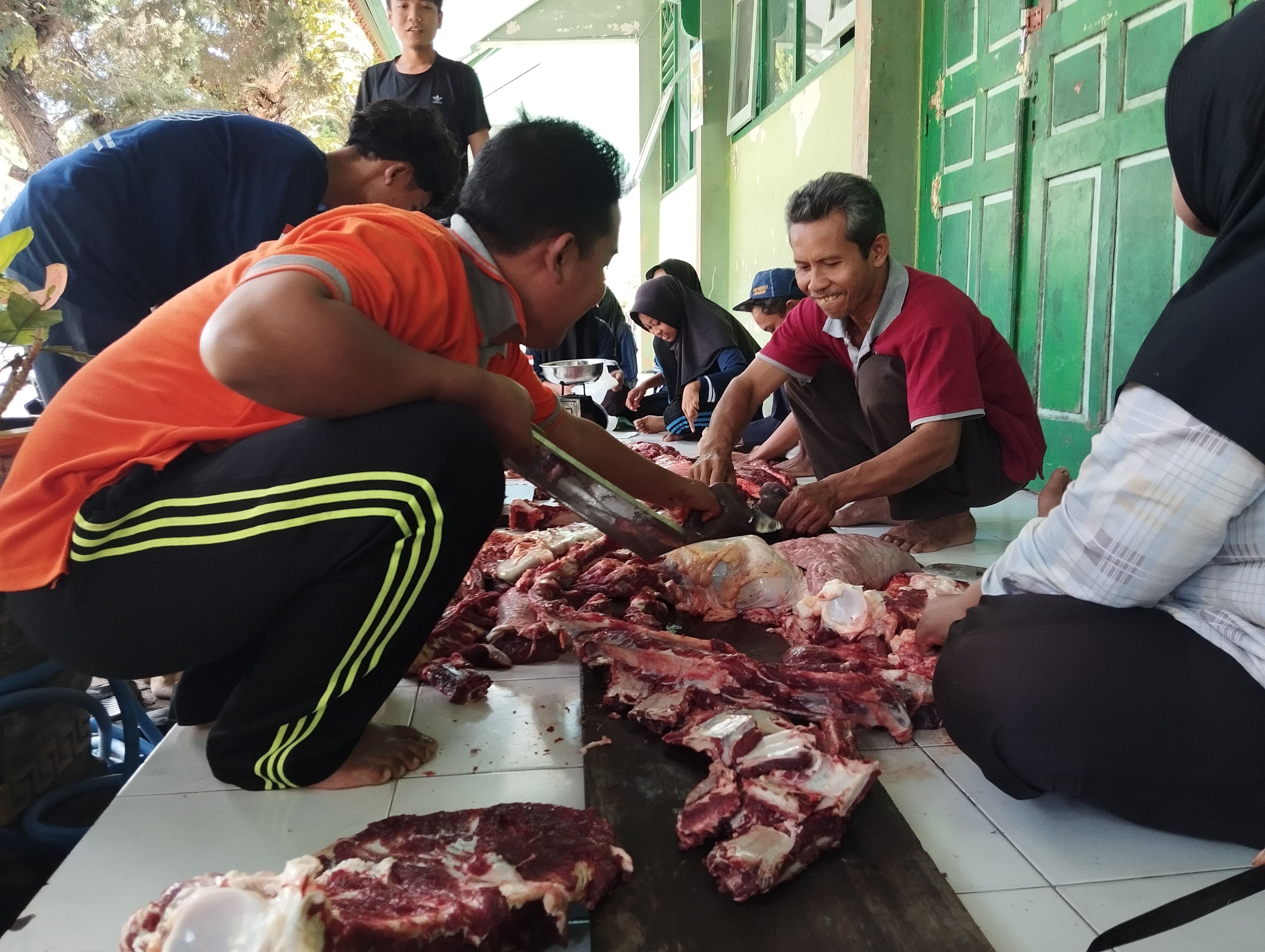 Perayaan Idul Adha 1446H di SMP Negeri 2 Ngancar, Gemakan Takbir, Shalat Ied dan Berbagi