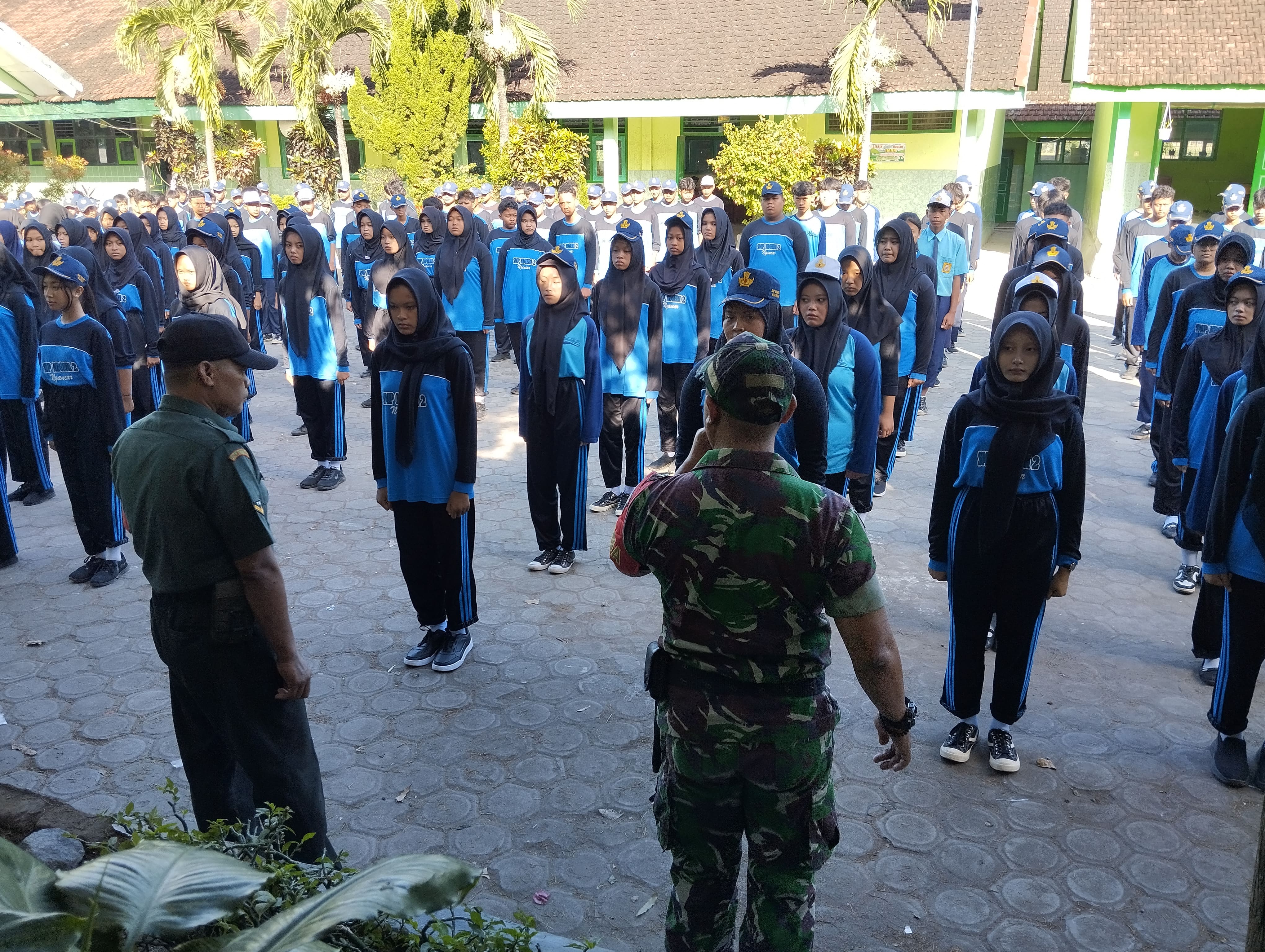 SMPN 2 Ngancar Tanamkan Disiplin dan Nasionalisme Lewat Latihan Baris-Berbaris Bersama Koramil