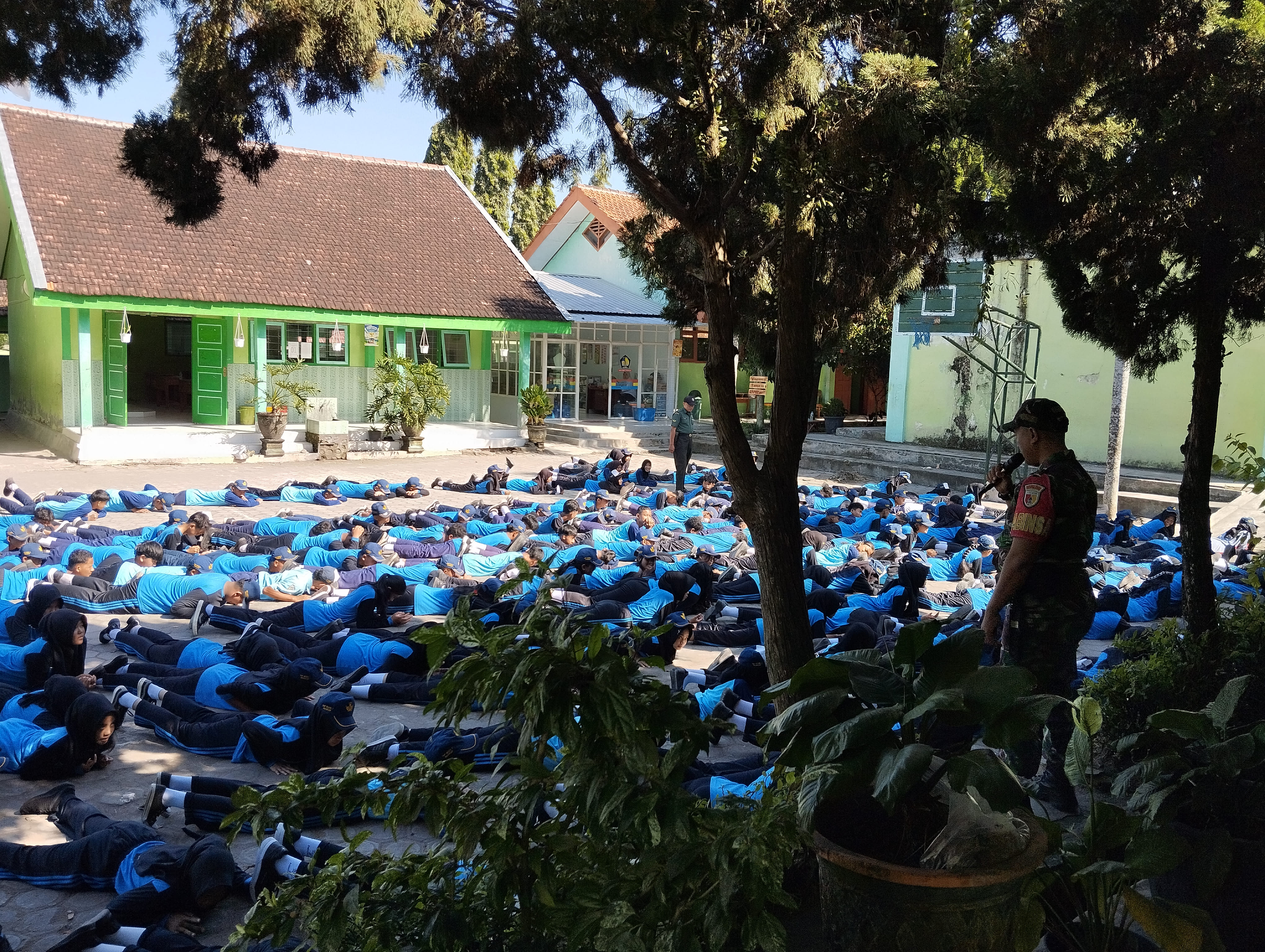 SMPN 2 Ngancar Tanamkan Disiplin dan Nasionalisme Lewat Latihan Baris-Berbaris Bersama Koramil