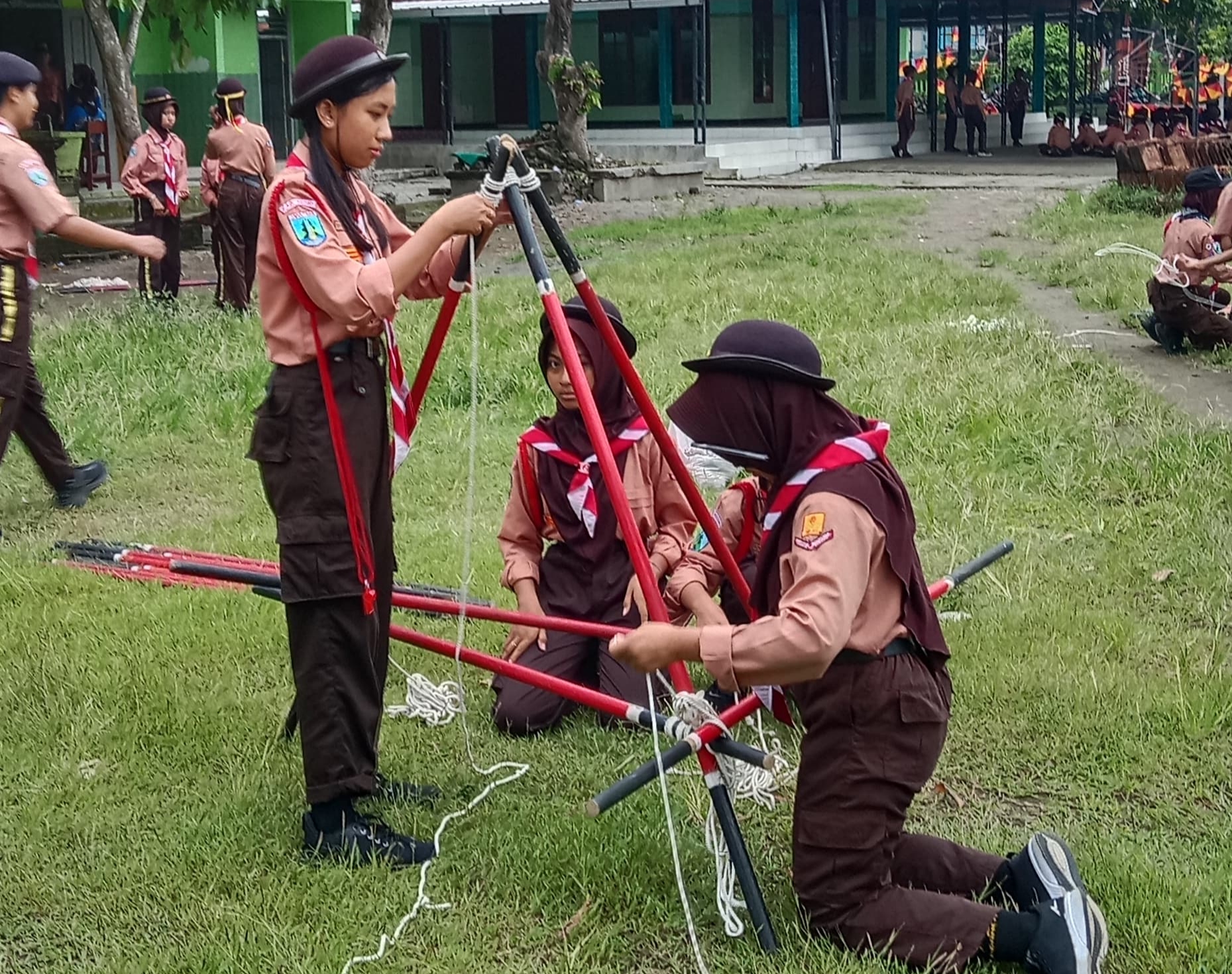 Semangat Kebersamaan SMPN 2 Ngancar di Latihan Gabungan Pramuka di SMPN 1 Ringinrejo Semangat Kebersamaan SMPN 2 Ngancar di Latihan Gabungan Pramuka di SMPN 1 Ringinrejo