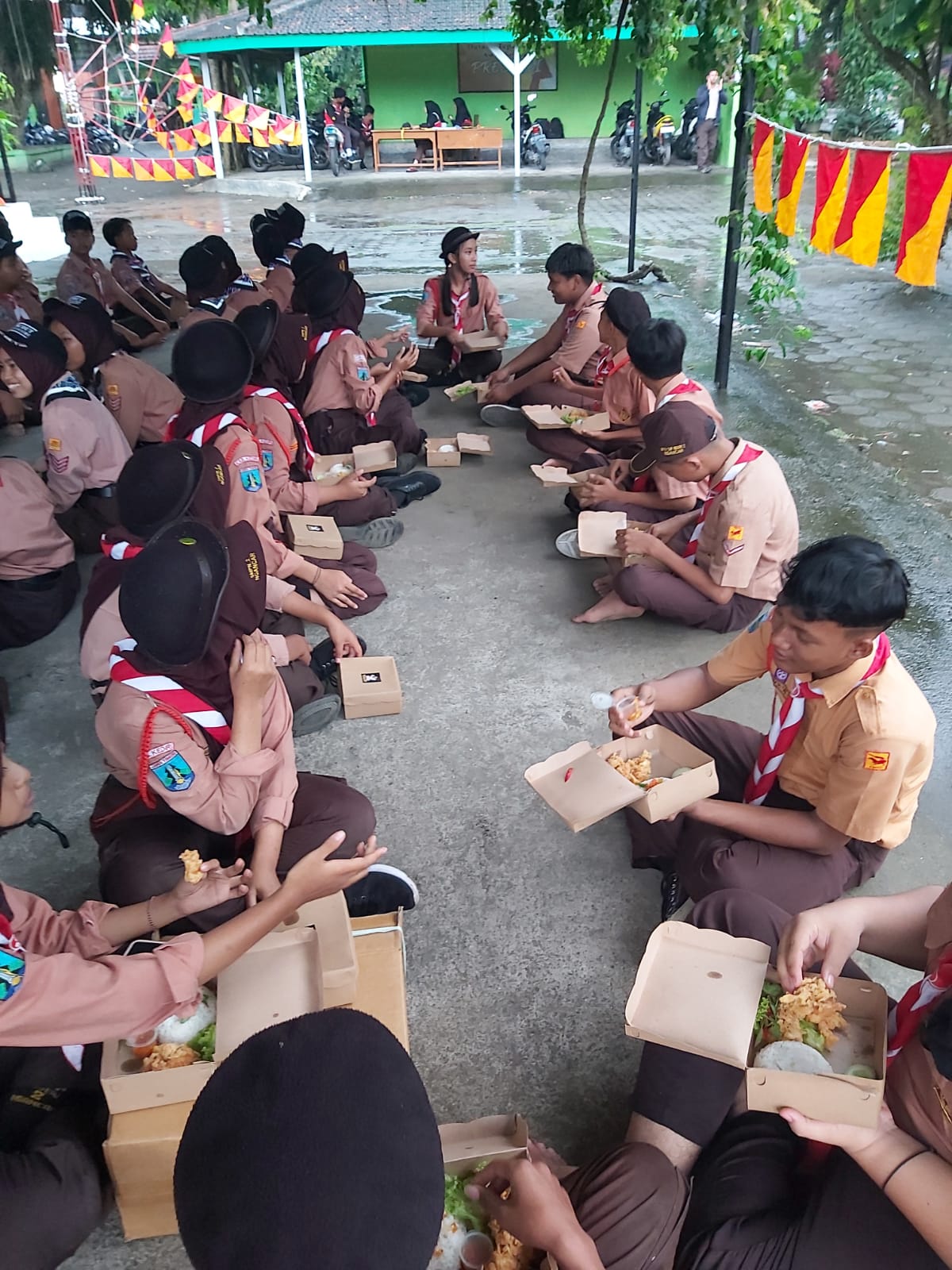 Semangat Kebersamaan SMPN 2 Ngancar di Latihan Gabungan Pramuka di SMPN 1 Ringinrejo Semangat Kebersamaan SMPN 2 Ngancar di Latihan Gabungan Pramuka di SMPN 1 Ringinrejo