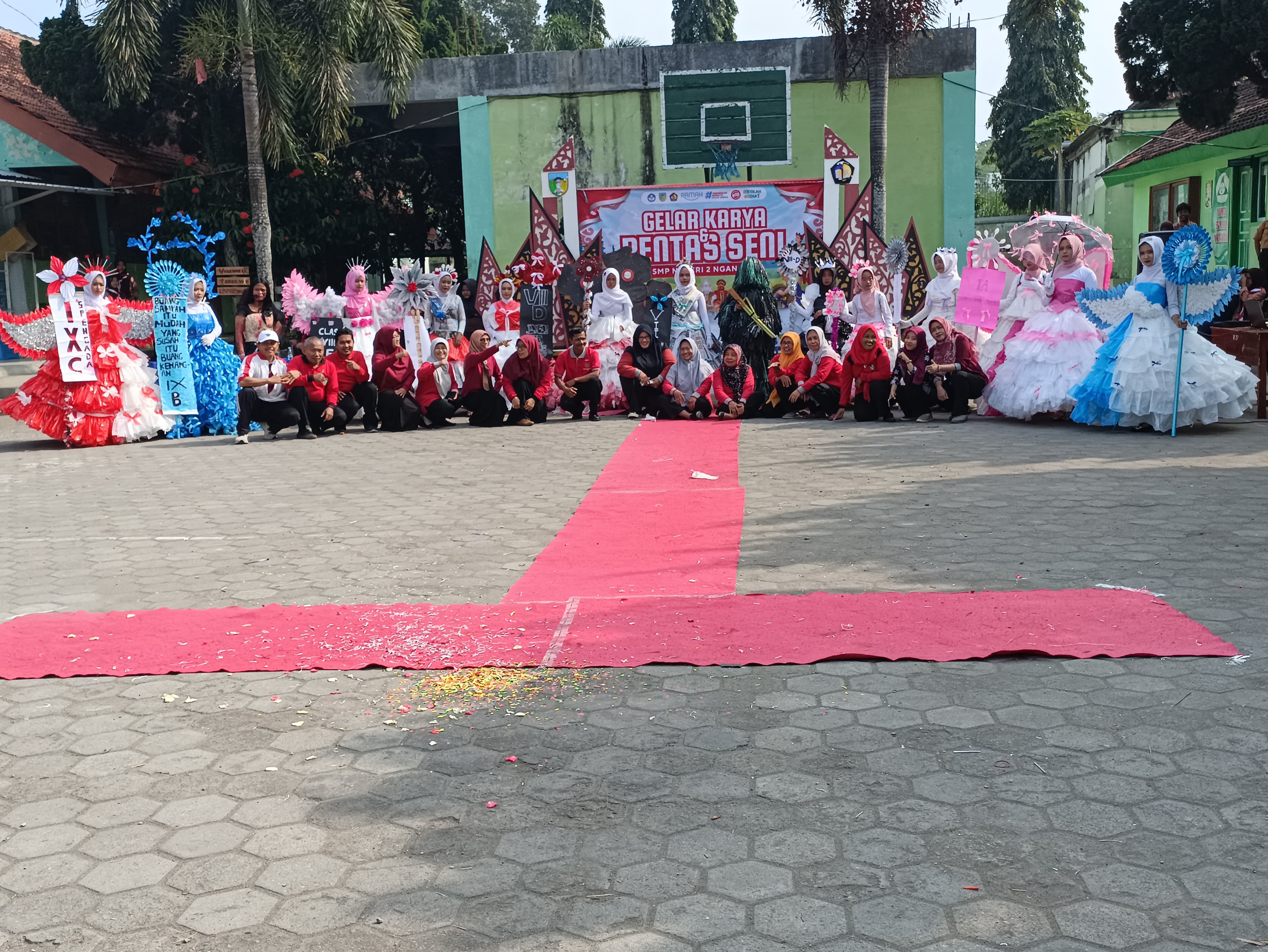 Meriahnya Peringatan HUT ke-80 RI di SMP Negeri 2 Ngancar, Lomba Antar Kelas Penuh Kreativitas dan Semangat Kebangsaan Meriahnya Peringatan HUT ke-80 RI di SMP Negeri 2 Ngancar, Lomba Antar Kelas Penuh Kreativitas dan Semangat Kebangsaan