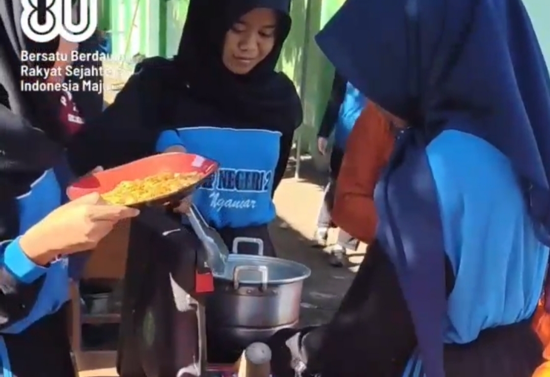 Meriahnya Peringatan HUT ke-80 RI di SMP Negeri 2 Ngancar, Lomba Antar Kelas Penuh Kreativitas dan Semangat Kebangsaan Meriahnya Peringatan HUT ke-80 RI di SMP Negeri 2 Ngancar, Lomba Antar Kelas Penuh Kreativitas dan Semangat Kebangsaan
