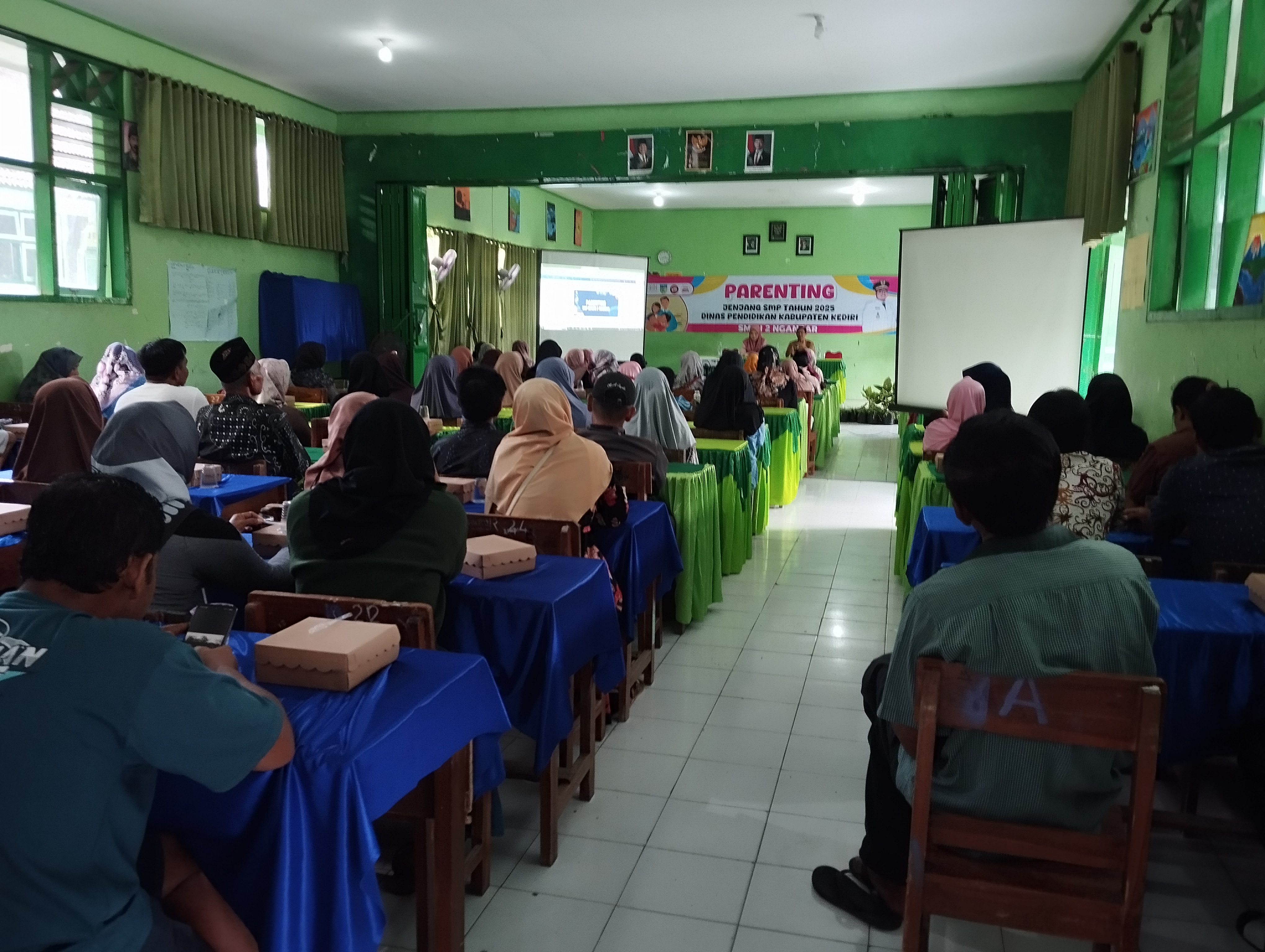 Membangun Sinergi Antara Sekolah dan Orangtua Melalui Parenting Inspiratif Membangun Sinergi Antara Sekolah dan Orangtua Melalui Parenting Inspiratif