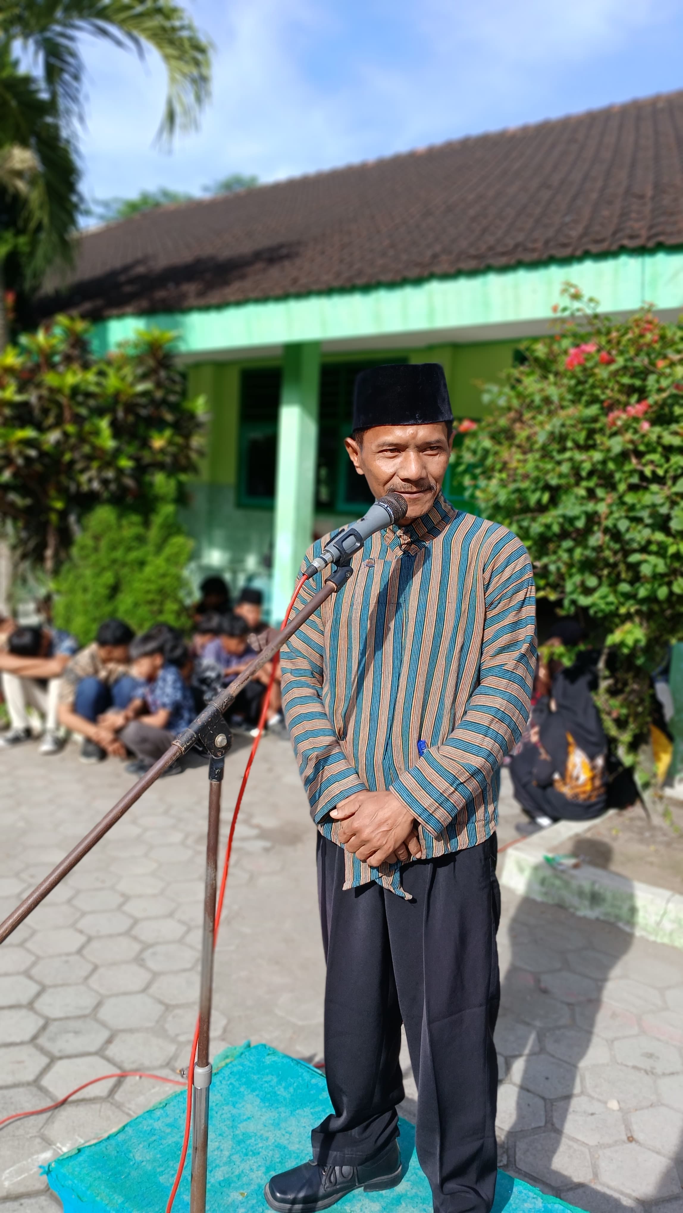 Peringatan Hari Kartini 2025 dan Perpisahan Guru SMP Negeri 2 Ngancar