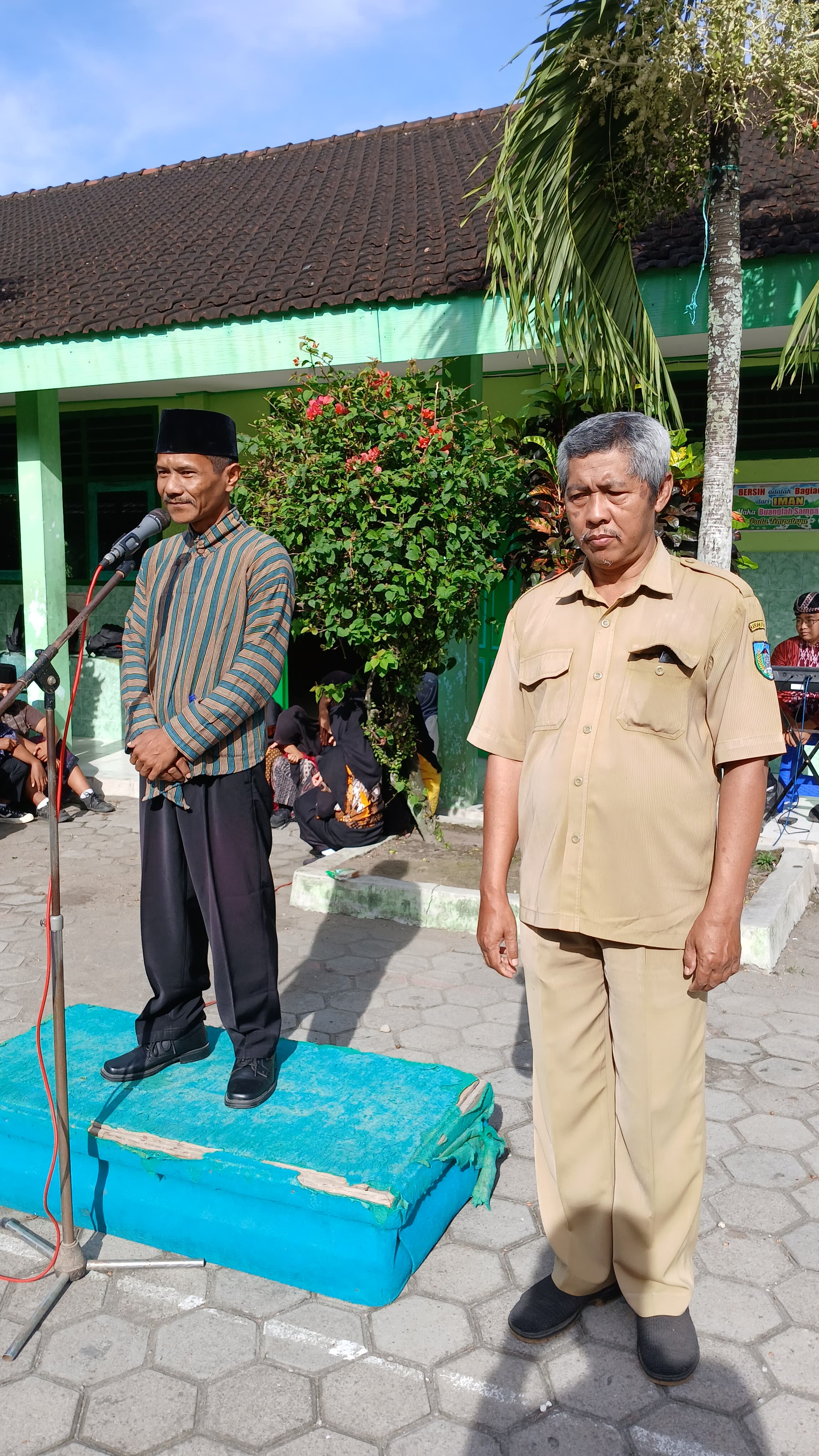 Peringatan Hari Kartini 2025 dan Perpisahan Guru SMP Negeri 2 Ngancar