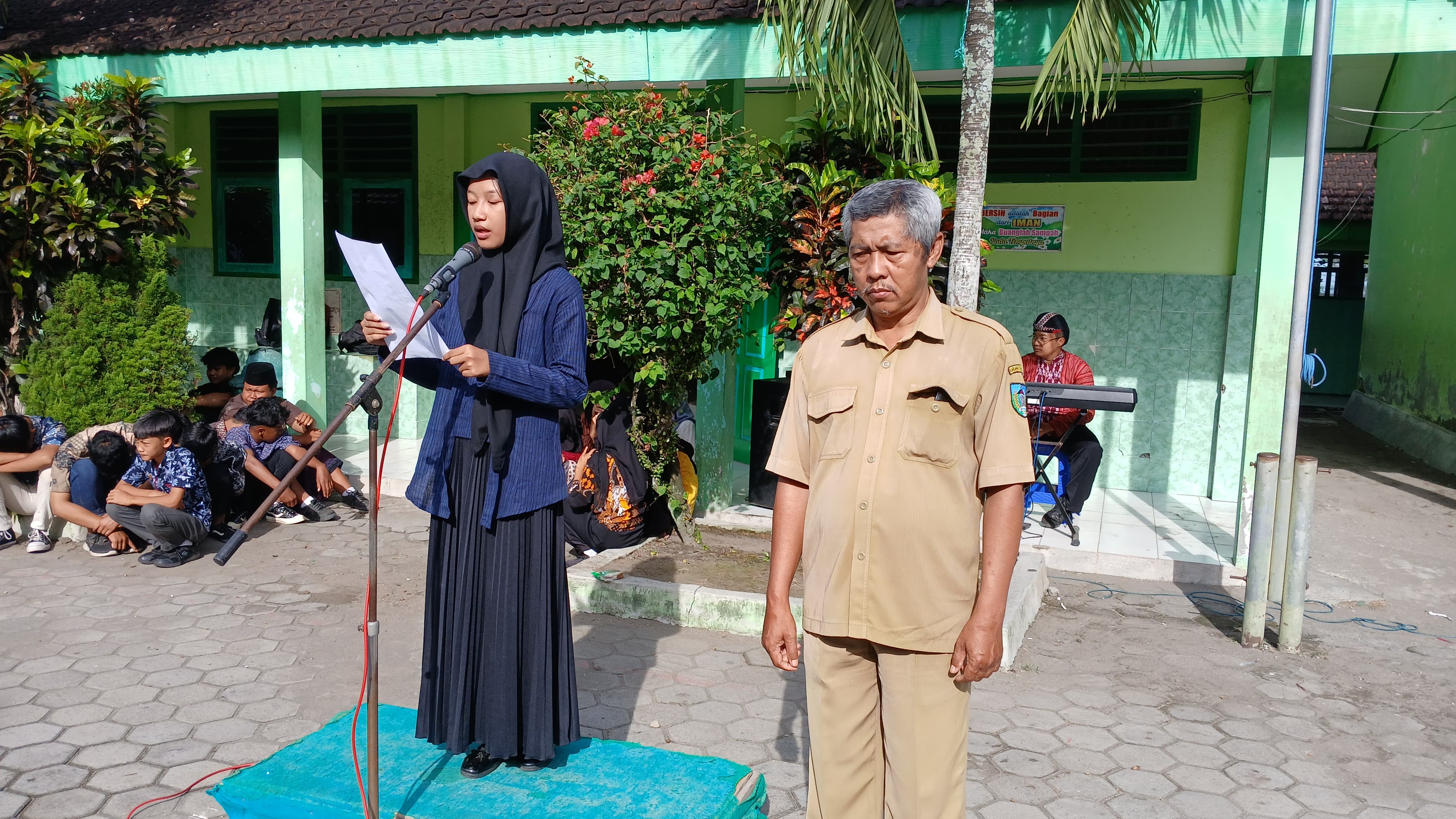 Peringatan Hari Kartini 2025 dan Perpisahan Guru SMP Negeri 2 Ngancar Peringatan Hari Kartini 2025 dan Perpisahan Guru SMP Negeri 2 Ngancar