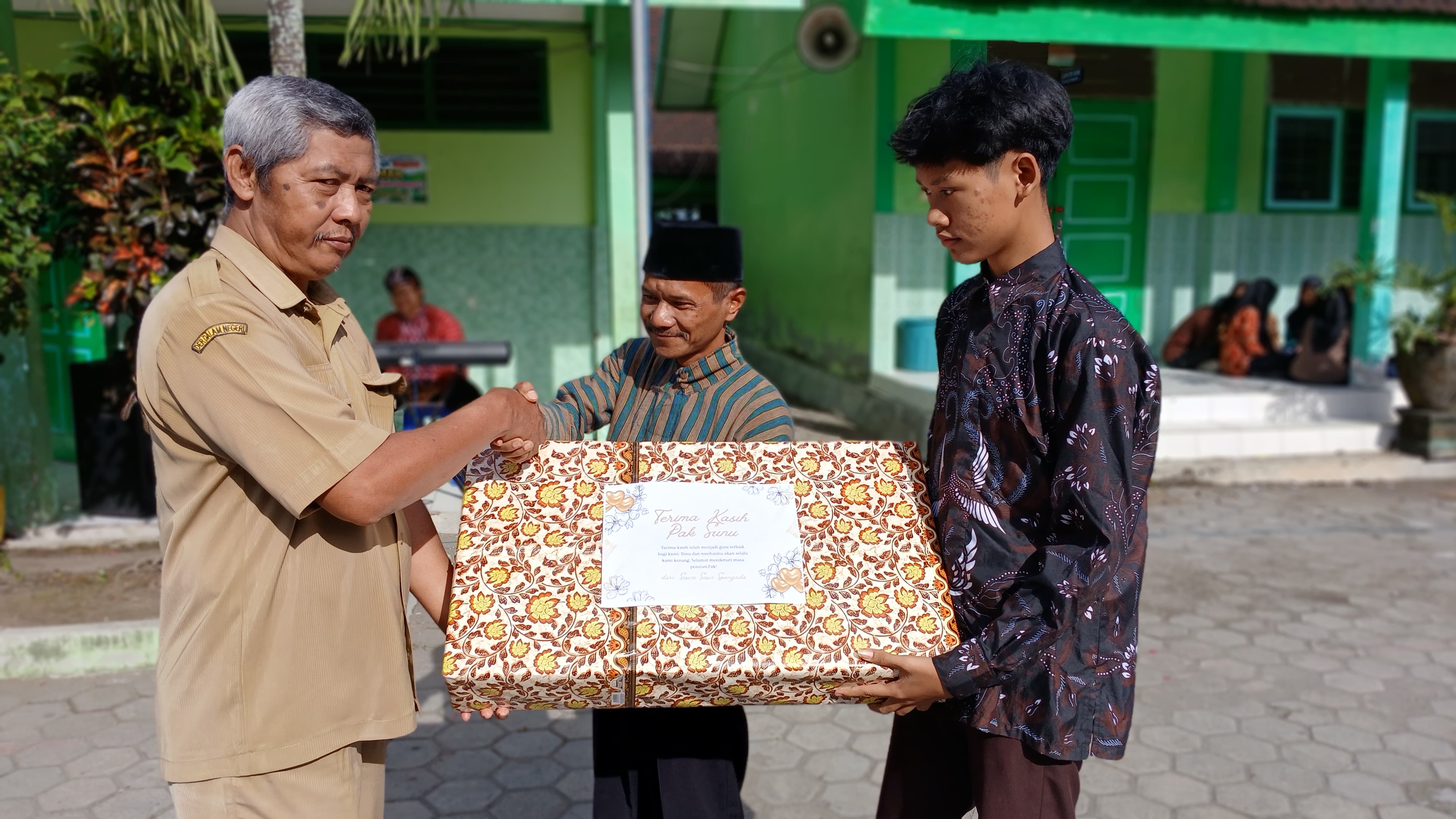 Peringatan Hari Kartini 2025 dan Perpisahan Guru SMP Negeri 2 Ngancar Peringatan Hari Kartini 2025 dan Perpisahan Guru SMP Negeri 2 Ngancar