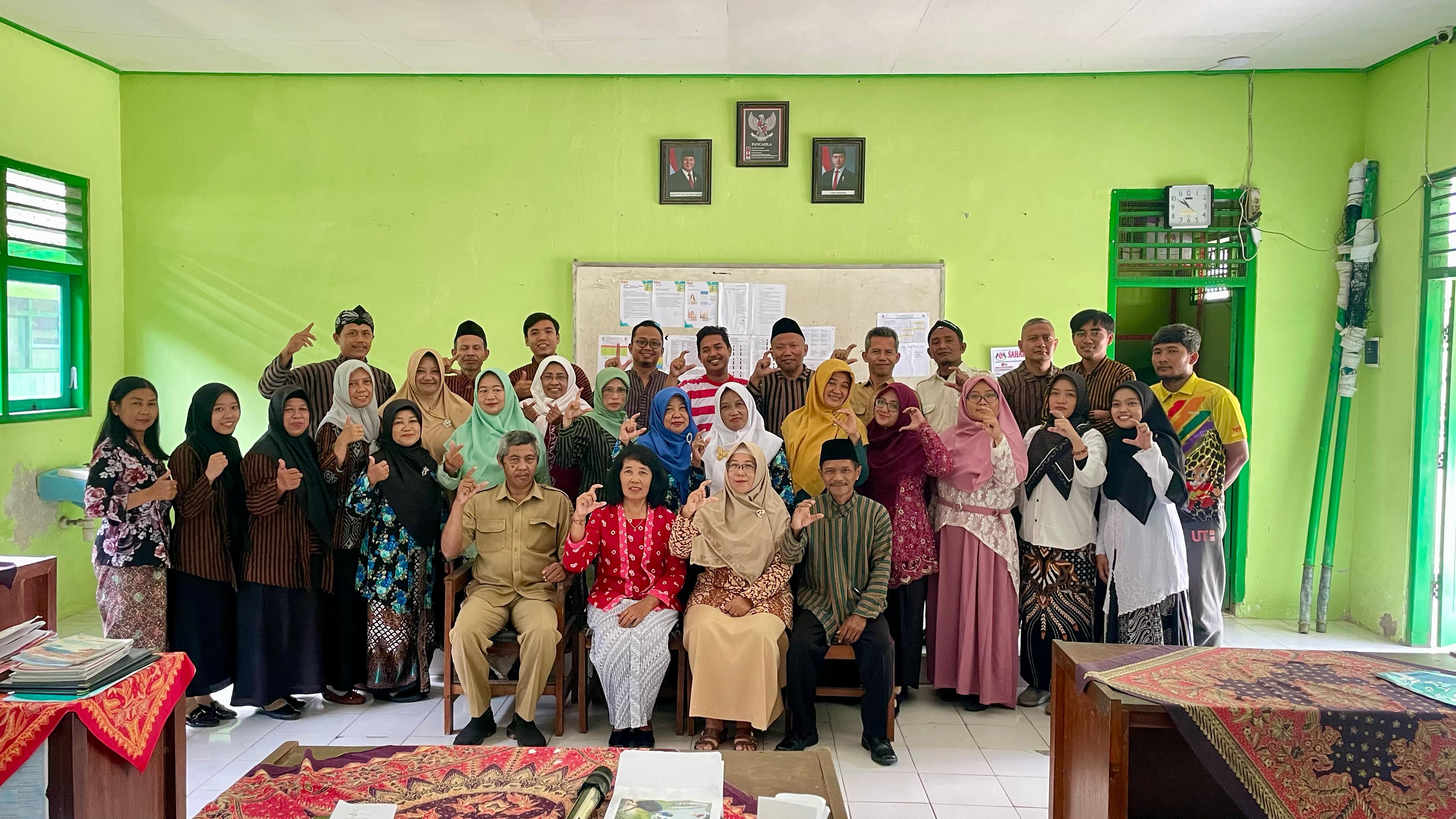 Peringatan Hari Kartini 2025 dan Perpisahan Guru SMP Negeri 2 Ngancar Peringatan Hari Kartini 2025 dan Perpisahan Guru SMP Negeri 2 Ngancar