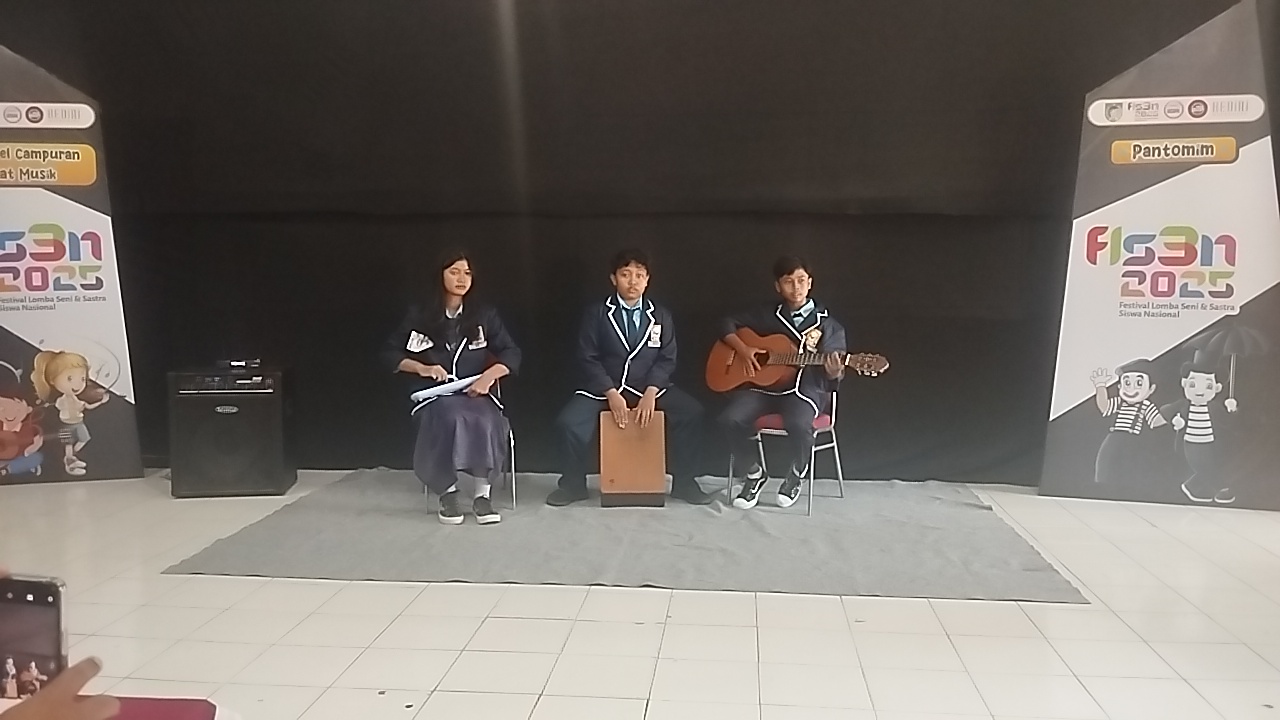 SMPN 2 Ngancar Bersinar di FLS3N 2025 Menuju Grandfinal Ansambel Campuran SMPN 2 Ngancar Bersinar di FLS3N 2025 Menuju Grandfinal Ansambel Campuran