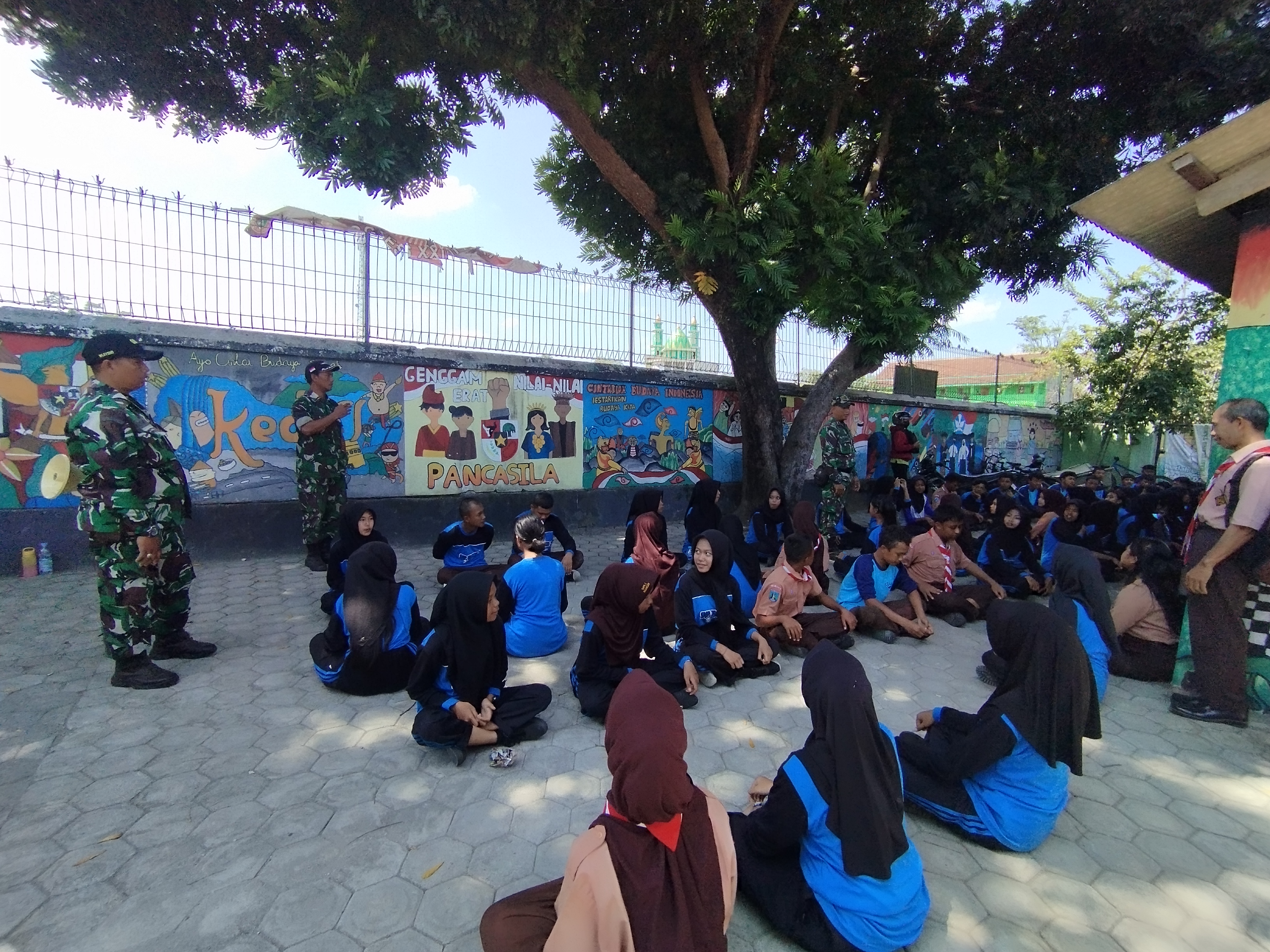 SMPN 2 Ngancar Sukses Ukir Prestasi sebagai Petugas Paskibra HUT ke-80 RI di Kecamatan Ngancar SMPN 2 Ngancar Sukses Ukir Prestasi sebagai Petugas Paskibra HUT ke-80 RI di Kecamatan Ngancar