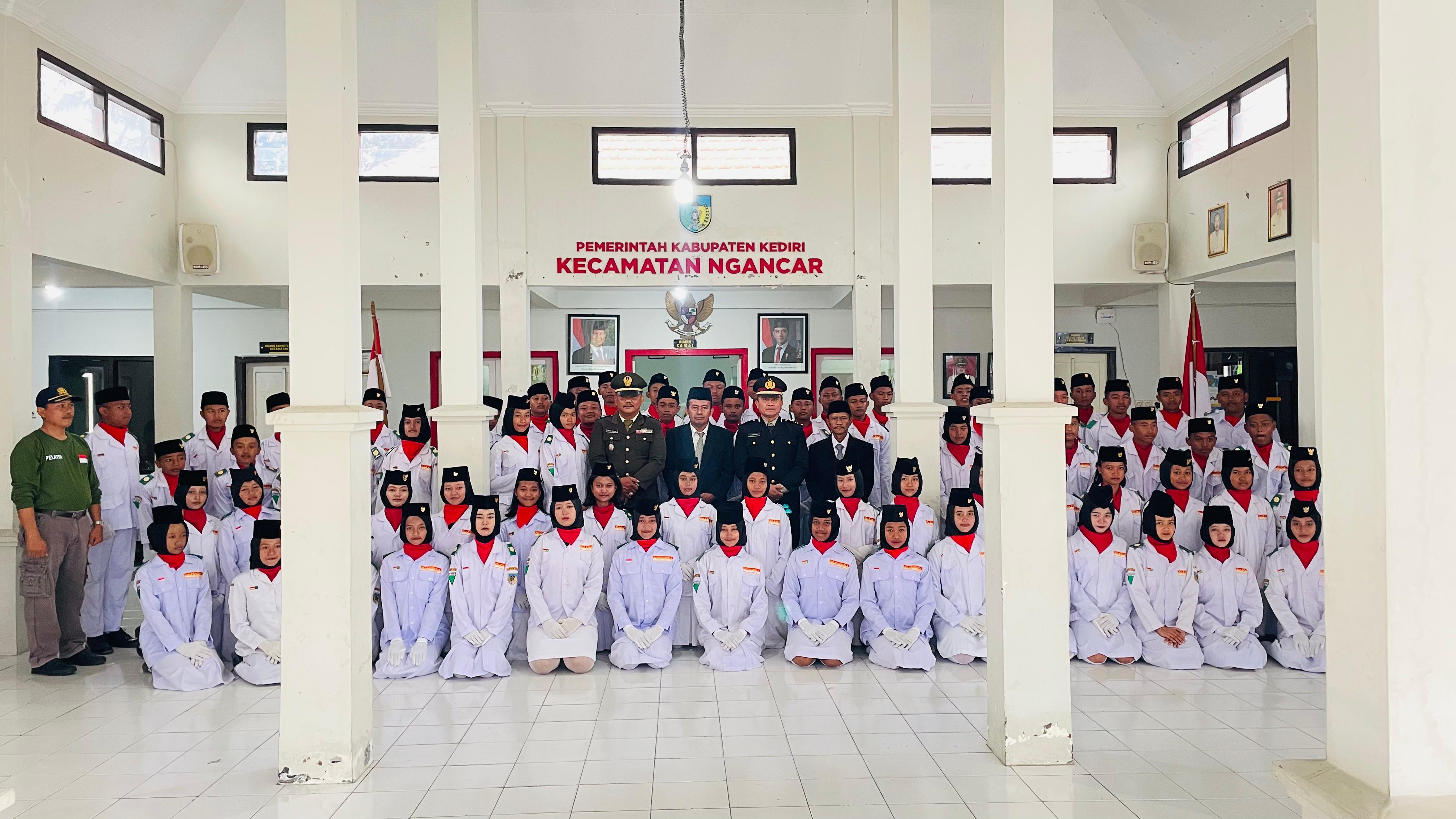 SMPN 2 Ngancar Sukses Ukir Prestasi sebagai Petugas Paskibra HUT ke-80 RI di Kecamatan Ngancar SMPN 2 Ngancar Sukses Ukir Prestasi sebagai Petugas Paskibra HUT ke-80 RI di Kecamatan Ngancar
